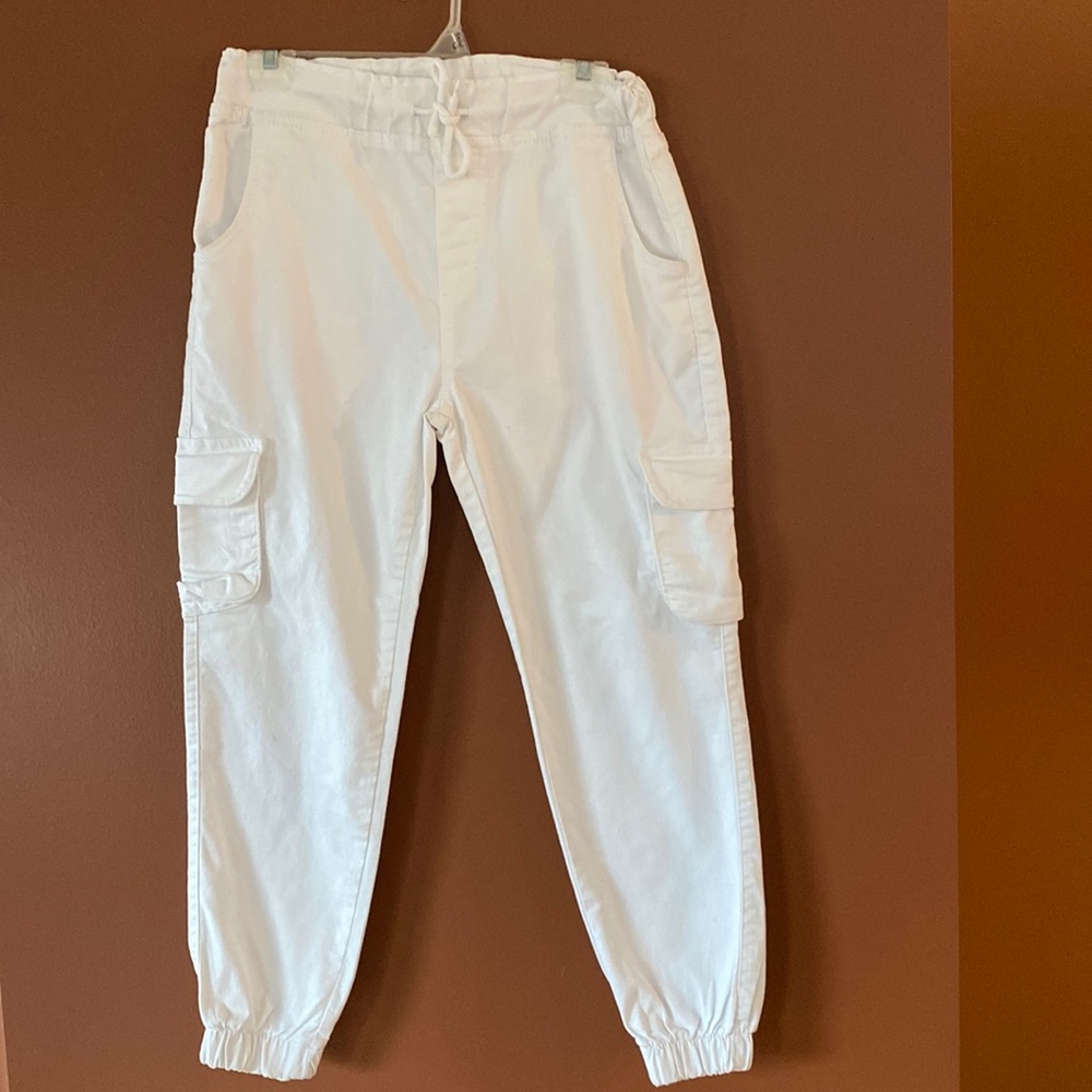 Ole by Koton white jogging pants in size 36 European sizing. Made in turkey.